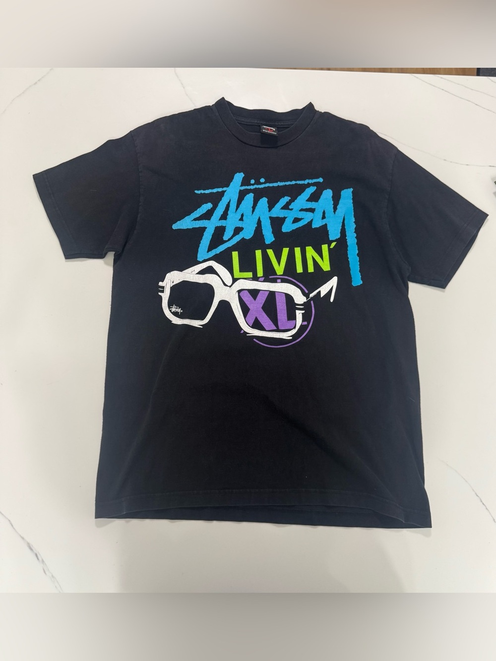 Vintage Stüssy “Livin’ XL” graphic tee 🌴